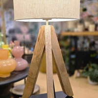 מנורת שולחן רגלי עץ