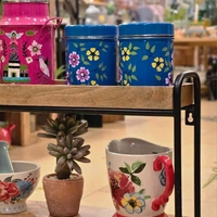 מדף עץ קומותיים