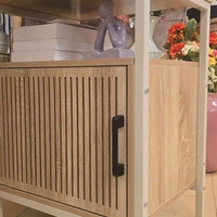 ארונית צד מעוצבת פסים לבנה