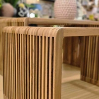 שולחן סלון / שרפרף פסים