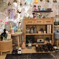 שידת עץ צרה