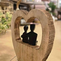 פסל זוג בלב