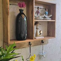 מדף מחולק מעץ