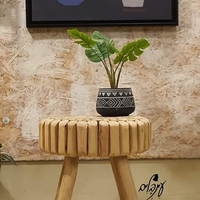 שרפרף עץ עגול בעיצוב מיוחד