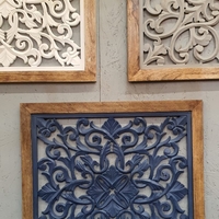 משרביה מרובעת כחולה מסגרת עץ