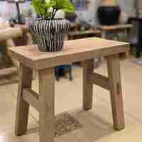 שרפרף עץ מעוצב טבעי