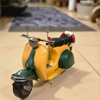 קטנוע צבעוני