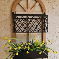 חלון דקורטיבי עם אדניות