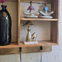 מדף מחולק מעץ