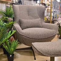 כורסת בנקר והדום