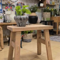 שרפרף עץ מעוצב טבעי