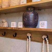 מדף קומותיים עם ווים