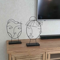 זוג פסלונים מפורזל
