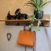 מדף עץ ווים