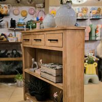 שידת עץ צרה