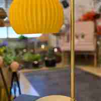 מנורת שירי זכוכית כדור פסים צהוב