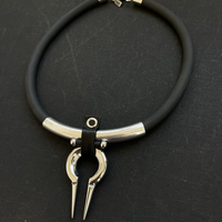 Morticia choker