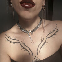 Fangs necklace