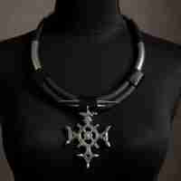 Serpenta necklace