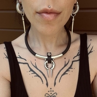 Morticia choker