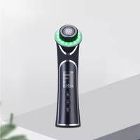 מכשיר יופי מהפכני עם טכנולוגיות RF EMS ואורות LED טיפוליים
