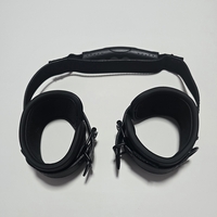 אזיקים עם ידית נשיאה