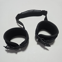 אזיקים עם ידית נשיאה