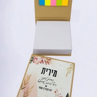 מעמד שולחני לדפי ממו במיתוג אישי