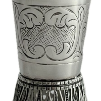 כוסית ריקוע רגל מעוטרת