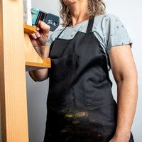 סינר אמן צבע שחור Mont Marte Artist Apron Signature