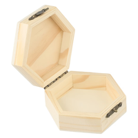 קופסת עץ משושה עם סגירת מתכת – 9×8×4 ס