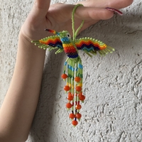 Beaded hummingbird - green with rainbow