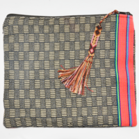 Embroidered handbag - pink line