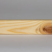 עץ אורן 2.5/5 מוקצע