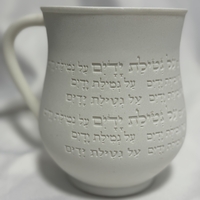 נטלה חרס מעוגלת לבנה