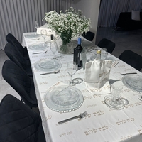 מפת שולחן דגם ״שבת שלום״ בסיס לבן