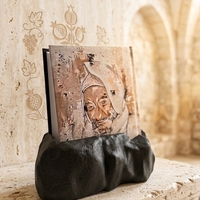 מעמד סידור עומד דמוי אבן