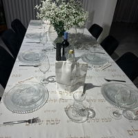 מפת שולחן דגם ״שבת שלום״ בסיס לבן
