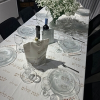 מפת שולחן דגם ״שבת שלום״ בסיס לבן