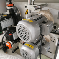 HOLLY -HY35 מכונת קנטים עם עיצוב מבנה קומפקטי ותפיסת מכונה מחושבת, תכנון מפורט להפליא ותיאום מושלם של הרכיבים הבודדים כדי להבטיח גימור מושלם.