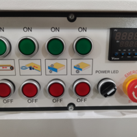 HOLLY -HY35 מכונת קנטים עם עיצוב מבנה קומפקטי ותפיסת מכונה מחושבת, תכנון מפורט להפליא ותיאום מושלם של הרכיבים הבודדים כדי להבטיח גימור מושלם.