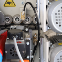 HOLLY -G550H מכונת קנטים תעשייתית, כולל כרסום מקדים וציקלינות לגימור מושלם