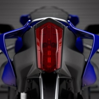 YAMAHA R7