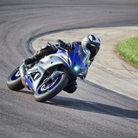 YAMAHA R7