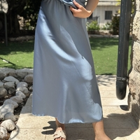 חצאית סאטן תכלת