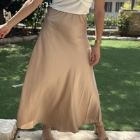 חצאית סאטן שמפניה