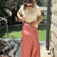 חצאית סאטן ורוד פיצ׳
