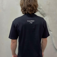חולצה לייקרה מבית האופנה של valmint מילאנו.