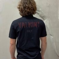 חולצה לייקרה מבית האופנה של valmint מילאנו.