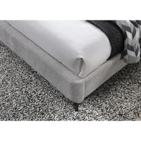 מיטה זוגית מרופדת בד בוקלה דגם כריות אפור